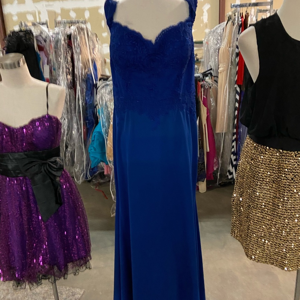 Brand new Eureka formal, size 3XL